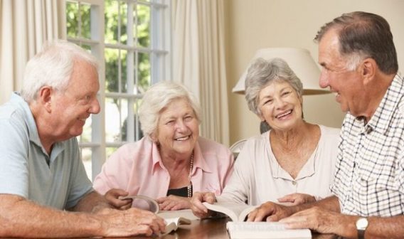 socializar en una residencia